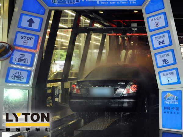 FX11隧道式連續(xù)性電腦洗車機(jī)為汽車維修店、汽車美容店更佳選擇產(chǎn)品