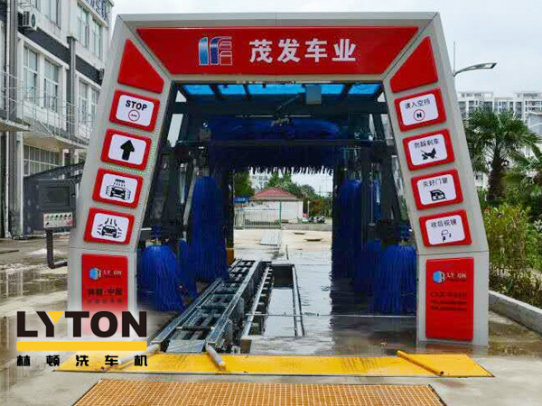 南京林頓電腦洗車機高壓沖洗、仿型超柔刷洗、自動計量噴灑洗車液、亮光蠟及強力仿型風(fēng)干等自動洗車工藝操作。