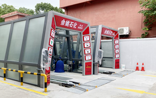 寧波余姚石化陽明西路站選配林頓FX11系列隧道式洗車機(jī)2套！加油免費(fèi)洗車，讓利于民，讓老百姓享受到真正的實(shí)惠！