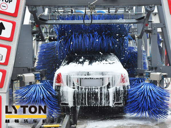 001型高泡洗車液，超潤滑高泡洗車液，高效、環(huán)保、超濃縮，林頓電腦洗車機(jī)專用。