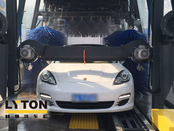 高效快捷，安全可靠！林頓FX11電腦洗車機(jī)高端車型清洗！