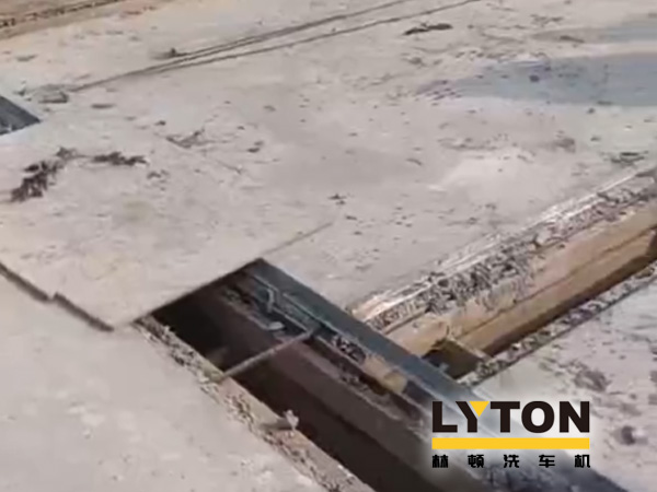 南通公交新裝配lyton大型通道式巴士洗車機，現(xiàn)洗車機基礎建設已完工，待發(fā)貨安裝
