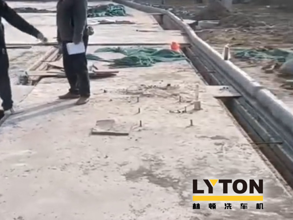 南通公交新裝配lyton大型通道式巴士洗車機，現(xiàn)洗車機基礎建設已完工，待發(fā)貨安裝