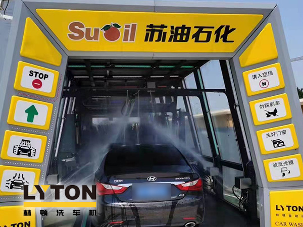 疫情時期，為減少人員接觸，加油站“無接觸”智能全自動洗車機服務受車主青咪