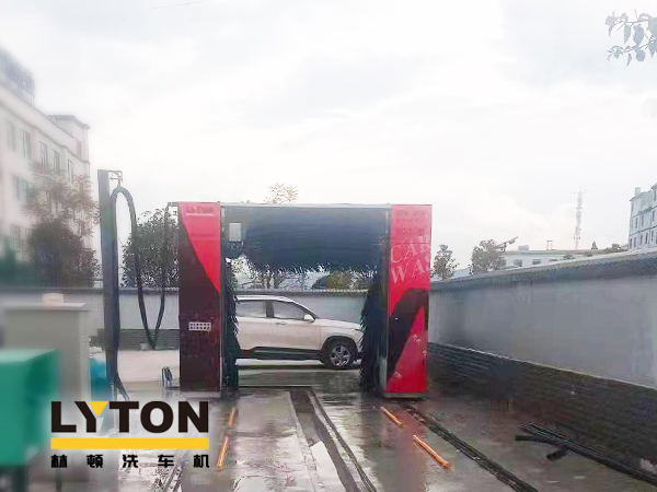 云南玉溪中石化選擇林頓龍門往復(fù)式全自動洗車機！場地適應(yīng)性強！高效清洗！