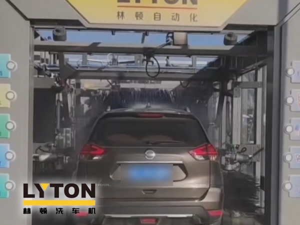 江南古鎮(zhèn)周莊網(wǎng)紅打卡加油站全自動洗車機安裝完工！現(xiàn)調(diào)試洗車！